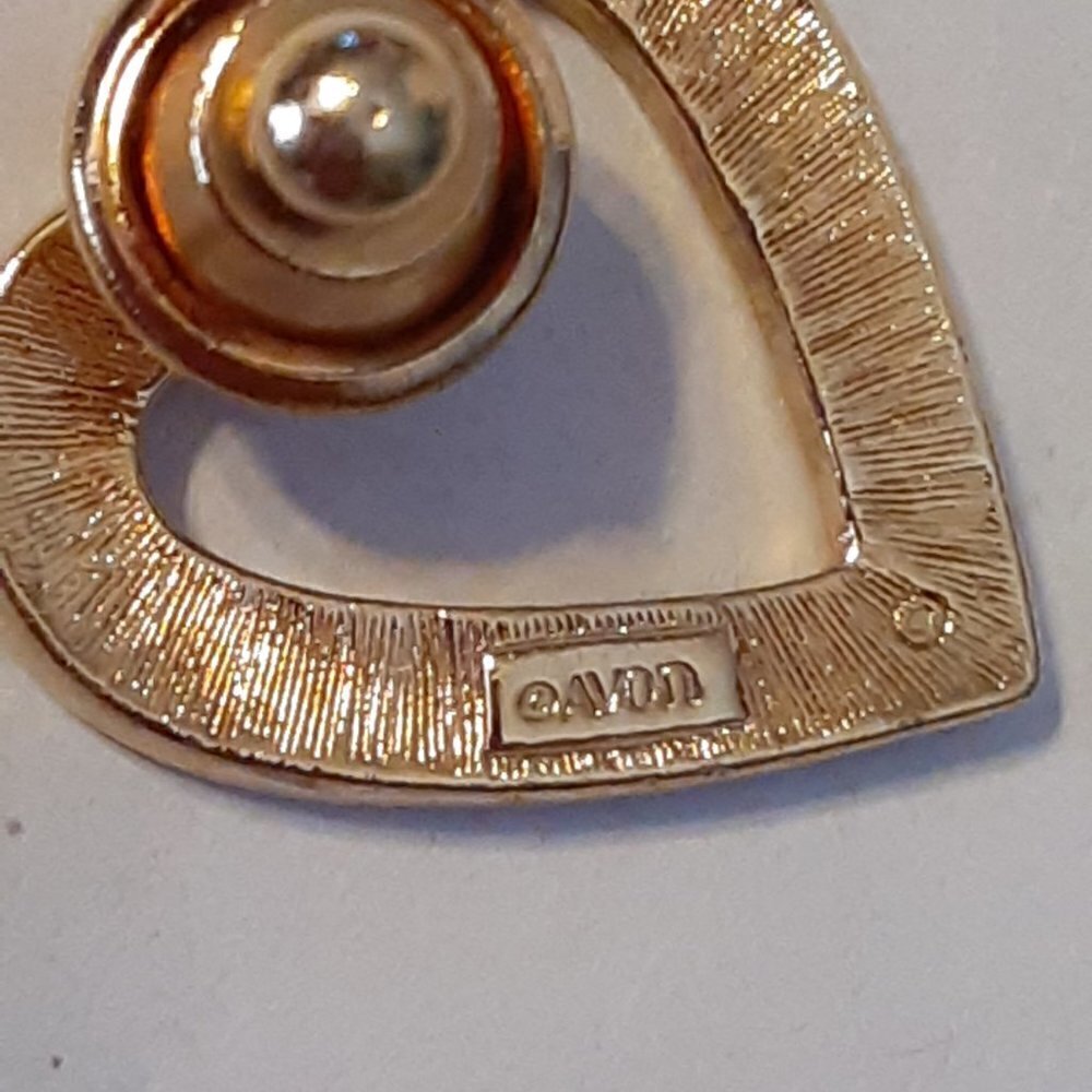 Avon Rhinestone Heart Pin - Picture 4 of 5